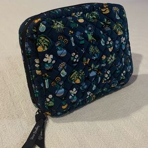 NWT Vera Bradley Quilted Floral Cosmetic Bag / Cord Organizer